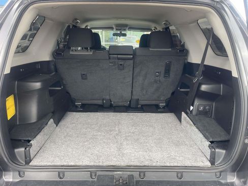 Used 2019 Toyota 4Runner SR5 AWD/4WD image 9