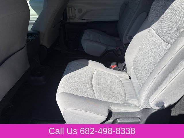 Used 2023 Toyota Sienna LE FWD image 17