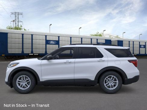 New 2026 Ford Explorer Active RWD image 3