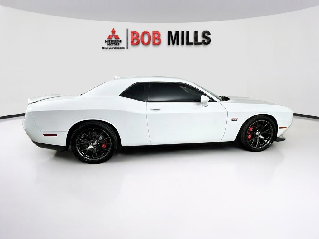 Used 2016 Dodge Challenger SRT w/ Technology Group RWD image 8