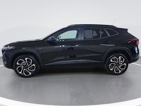 Certified 2025 Chevrolet Trax RS w/ Sunroof Package image 7