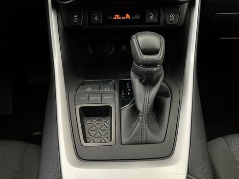 Used 2025 Toyota RAV4 XLE image 23