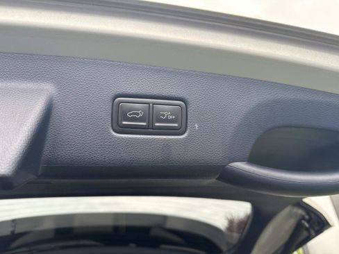 Used 2025 Kia Carnival EX FWD image 7