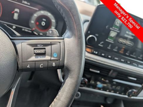 Used 2022 Nissan Rogue Platinum w/ Head-Up Display Package AWD/4WD image 18