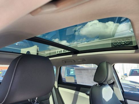 New 2025 Volkswagen Taos SEL image 23