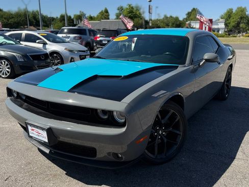 Used 2019 Dodge Challenger SXT w/ Blacktop Package RWD image 9