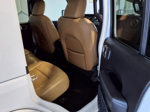 Used 2019 Jeep Wrangler Unlimited Sahara AWD/4WD image 27