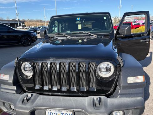 Used 2020 Jeep Wrangler Unlimited Freedom Edition image 3