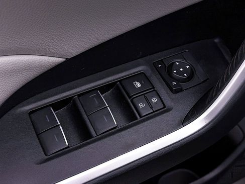 Used 2023 Toyota RAV4 XLE Premium image 17