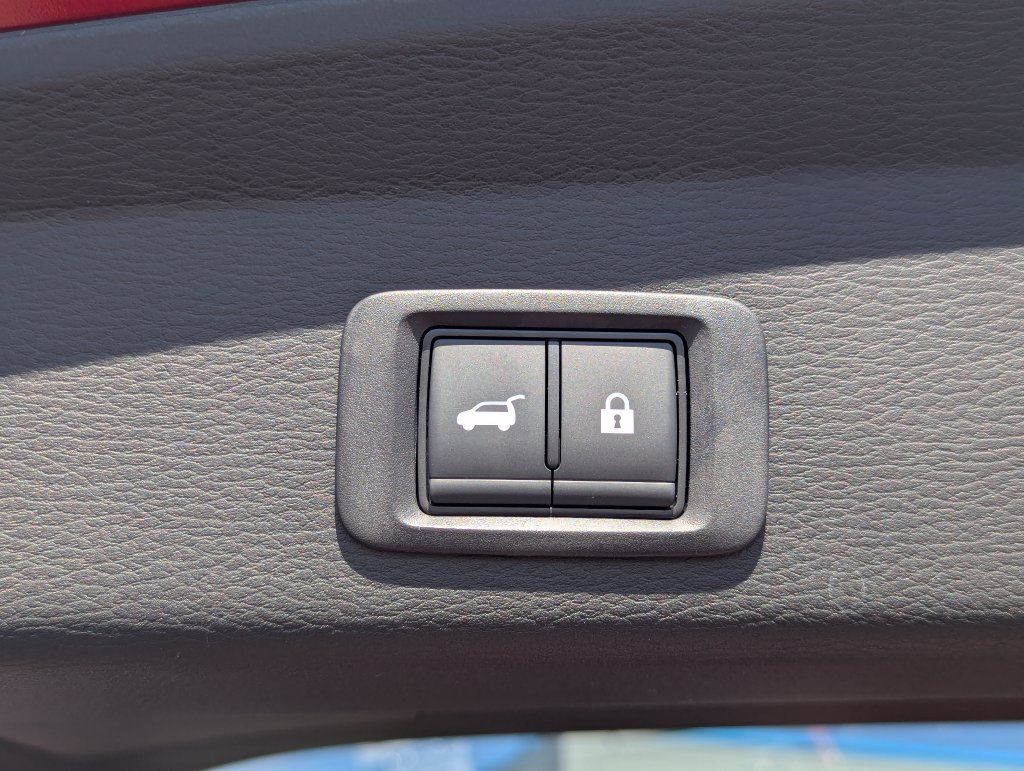 Used 2025 Mitsubishi Outlander 4WD Plug-In Hybrid image 37