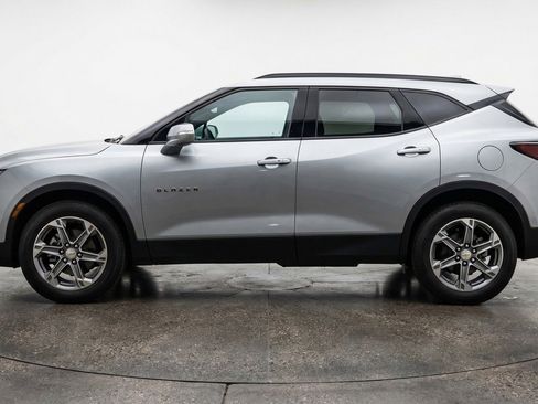 Used 2025 Chevrolet Blazer LT FWD image 3