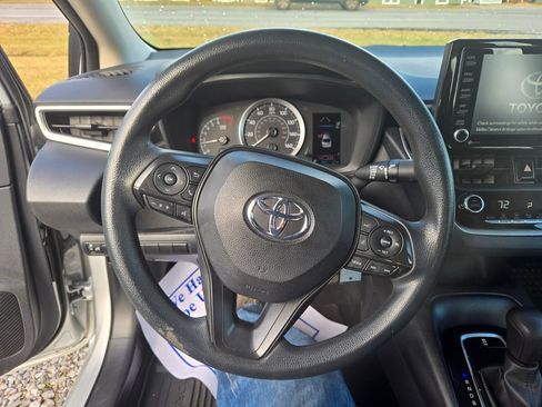 Used 2022 Toyota Corolla LE image 10