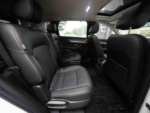 Used 2024 MAZDA CX-90 Plug-In Hybrid w/ Preferred AWD/4WD image 25