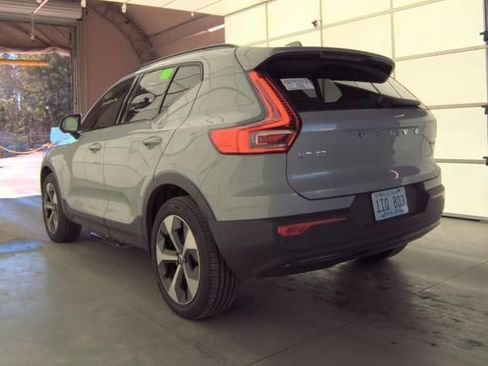 Used 2025 Volvo XC40 B5 Plus image 2