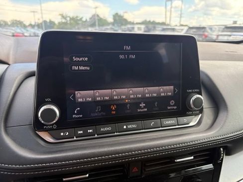 Used 2022 Nissan Rogue SV FWD image 17