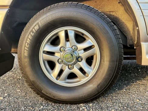 Used 2001 Lexus LX 470 4WD image 16