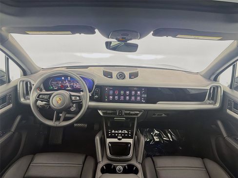 New 2025 Porsche Cayenne image 15
