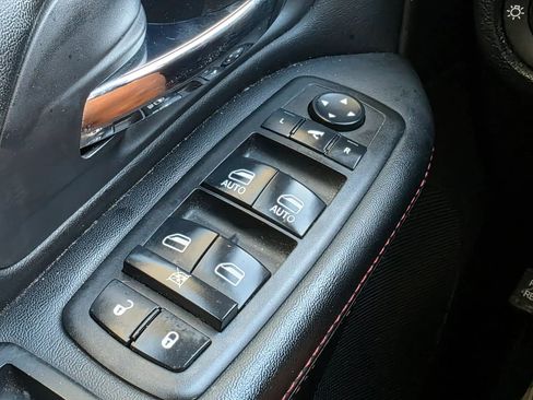 Used 2017 Dodge Grand Caravan GT image 26