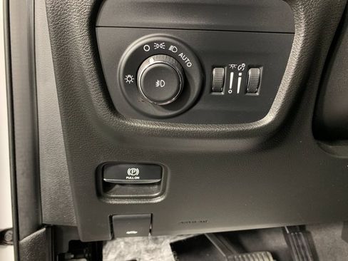 Used 2022 Jeep Grand Cherokee L Overland w/ Luxury Tech Group IV RWD image 16