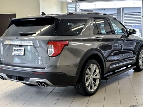Used 2021 Ford Explorer Platinum w/ Equipment Group 601A AWD/4WD image 4