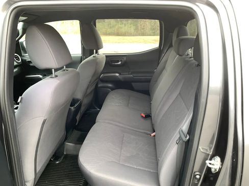 Used 2017 Toyota Tacoma 4x4 Double Cab image 26