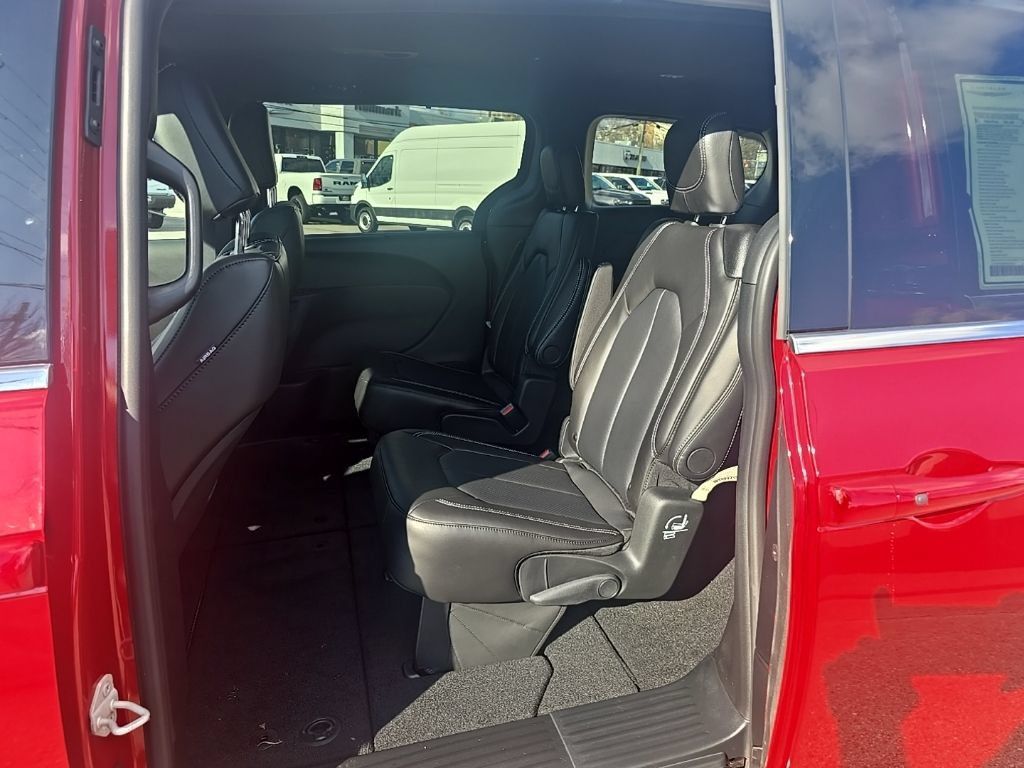 New 2026 Chrysler Pacifica Select FWD image 22
