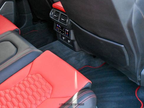 Used 2020 Lamborghini Urus image 26