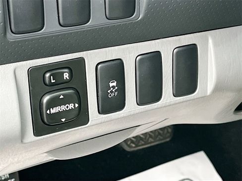 Used 2014 Toyota Tacoma Base image 10