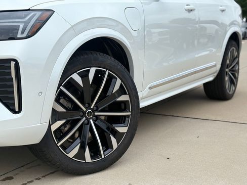 New 2026 Volvo XC90 T8 Ultra w/ Protection Package Premier AWD/4WD image 9