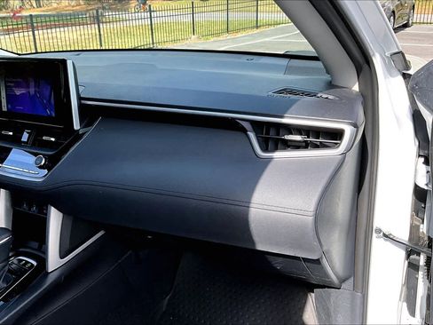 Certified 2024 Toyota Corolla Cross XLE w/ Convenience Package image 19