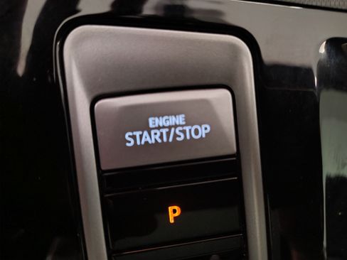 Used 2024 Volkswagen Atlas Cross Sport SEL Premium R-Line image 17