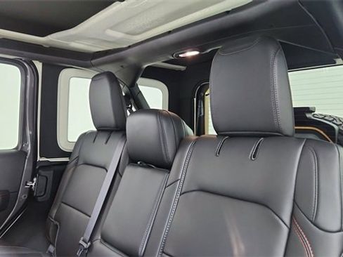 Used 2025 Jeep Wrangler Unlimited Rubicon image 30