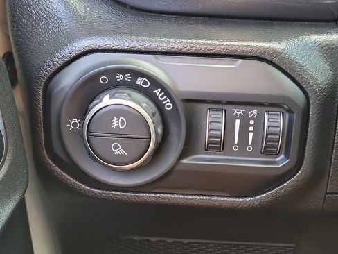 Certified 2022 Jeep Gladiator Sport AWD/4WD image 27