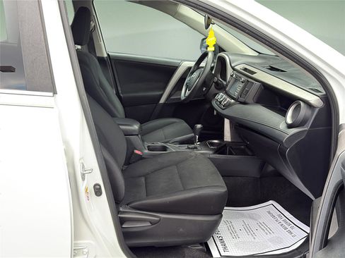 Used 2016 Toyota RAV4 LE AWD/4WD image 24