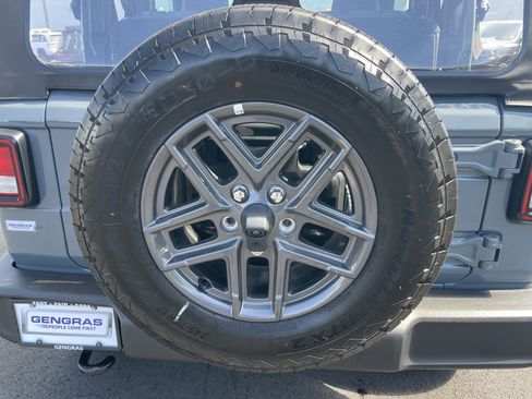 Used 2025 Jeep Wrangler Sport AWD/4WD image 22