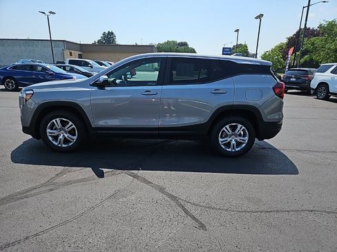 Used 2024 GMC Terrain SLE image 6