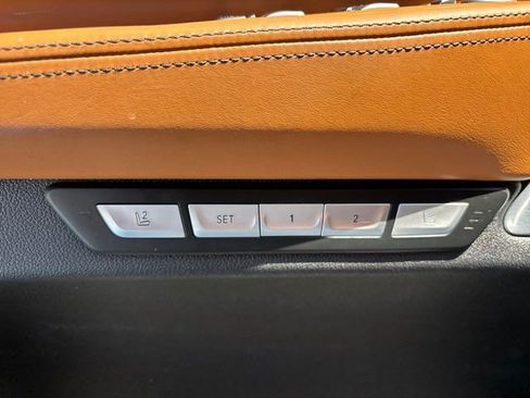 Used 2018 BMW 750i image 17