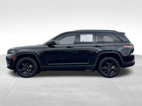 Used 2023 Jeep Grand Cherokee Altitude AWD/4WD image 4