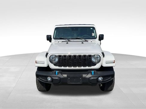 Used 2024 Jeep Wrangler Unlimited w/ Convenience Group AWD/4WD image 3