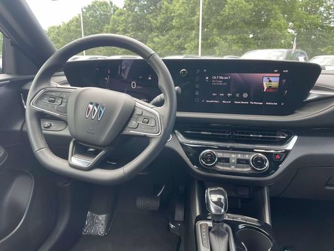 Used 2025 Buick Envista Sport Touring w/ Advanced Safety Package FWD image 16