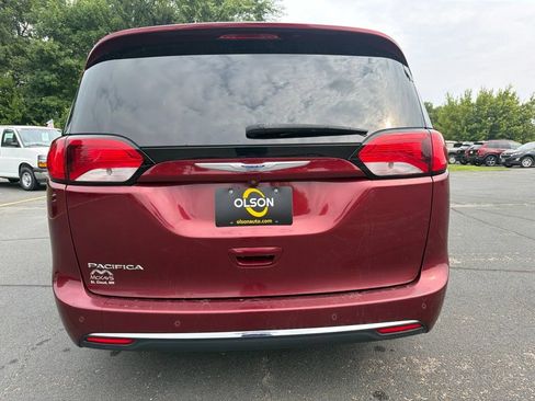 Used 2019 Chrysler Pacifica Touring Plus w/ Cold Weather Group FWD image 6