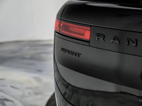 Used 2024 Land Rover Range Rover Sport Dynamic SE AWD/4WD image 14
