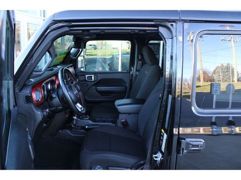 Certified 2022 Jeep Gladiator Rubicon w/ Cold Weather Group image 16