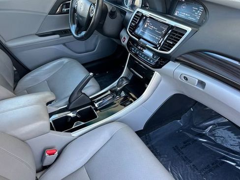 Used 2017 Honda Accord EX-L image 17