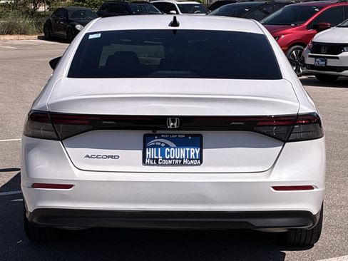 Certified 2025 Honda Accord SE image 5