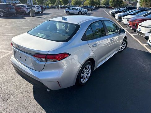 Used 2025 Toyota Corolla LE FWD image 5