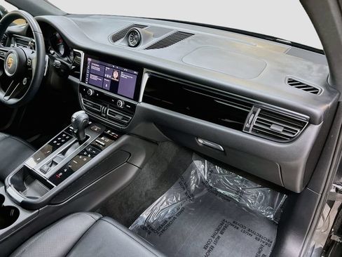 Certified 2023 Porsche Macan S AWD/4WD image 31