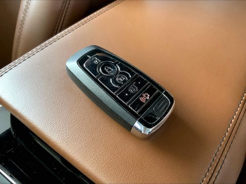 Used 2022 Lincoln Nautilus Reserve w/ Equipment Group 202A image 14