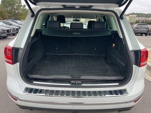 Used 2016 Volkswagen Touareg Sport image 37
