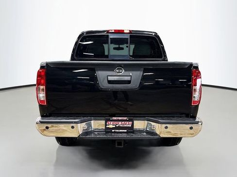 Used 2016 Nissan Frontier SV w/ SV Value Truck Package AWD/4WD image 8